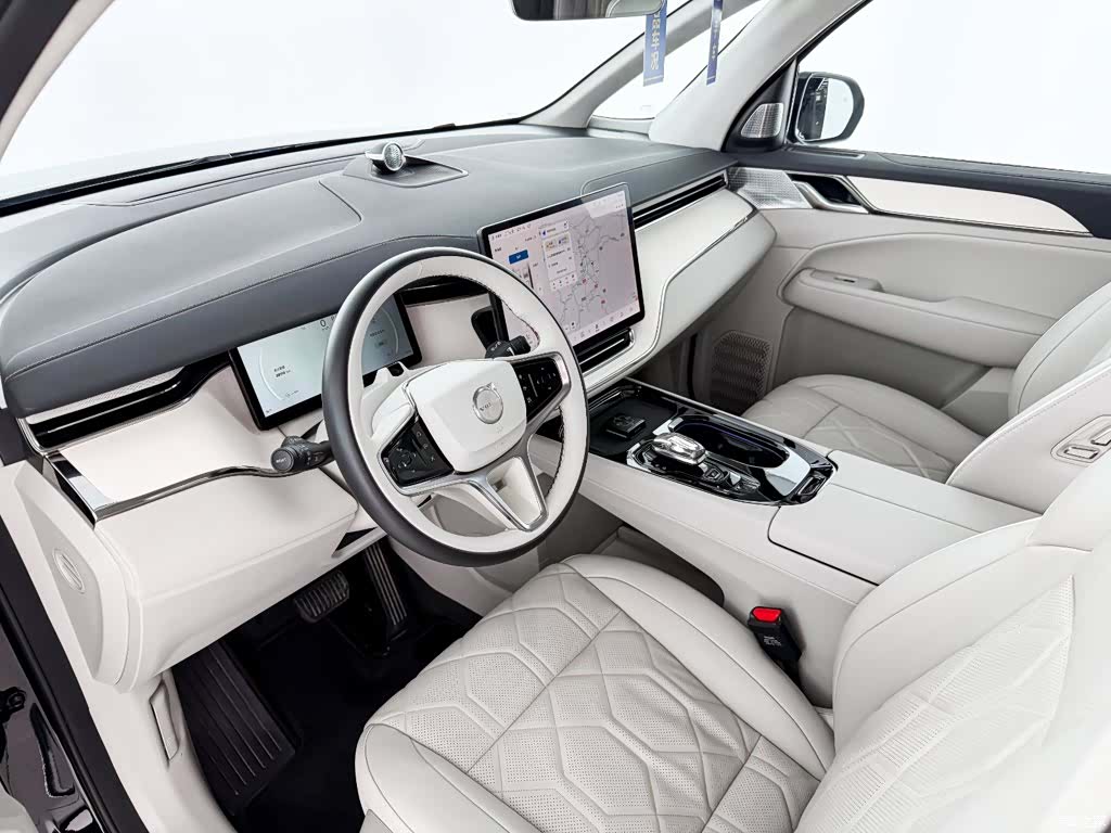 Volvo EM90, 2024 7