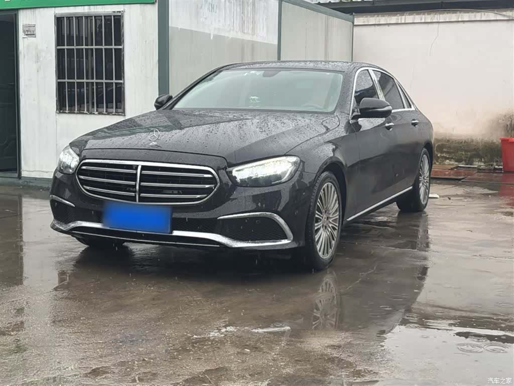 Mercedes-Benz E-Class, 2023 3