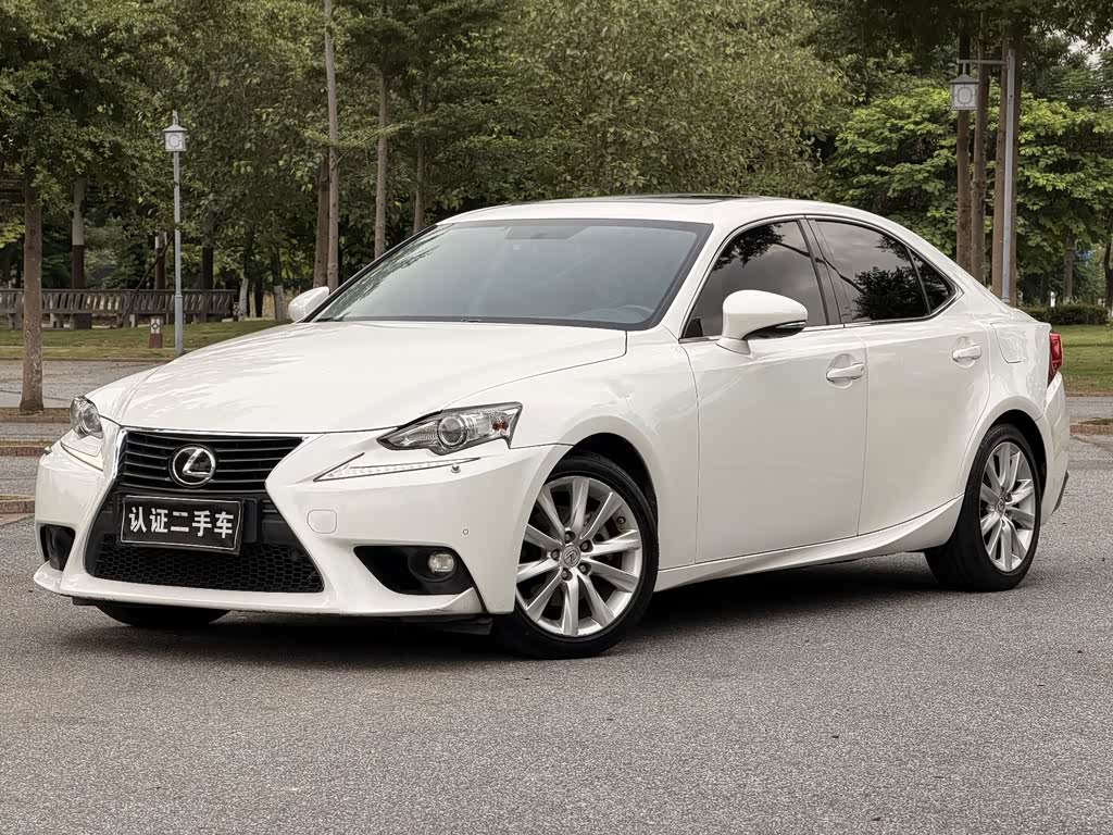 Lexus IS