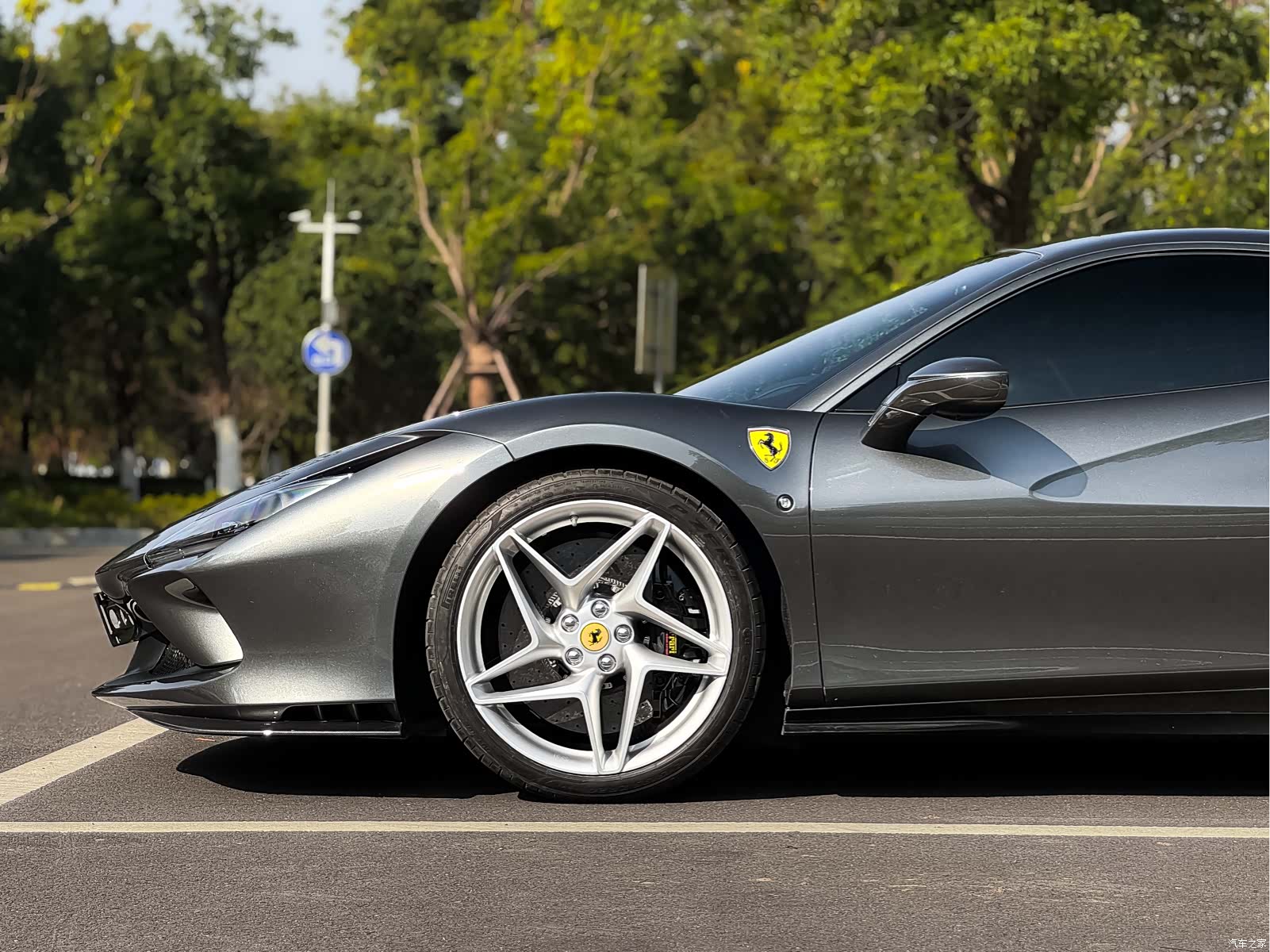 Ferrari F8, 2021 9