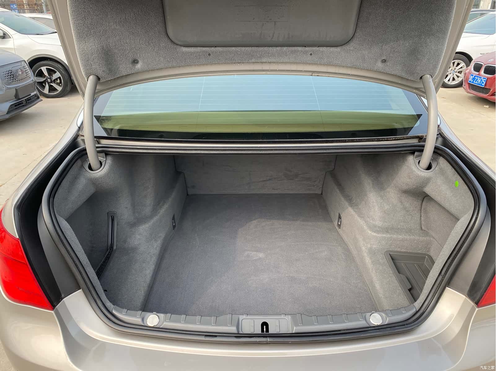 BMW 7 Series, 2011 13