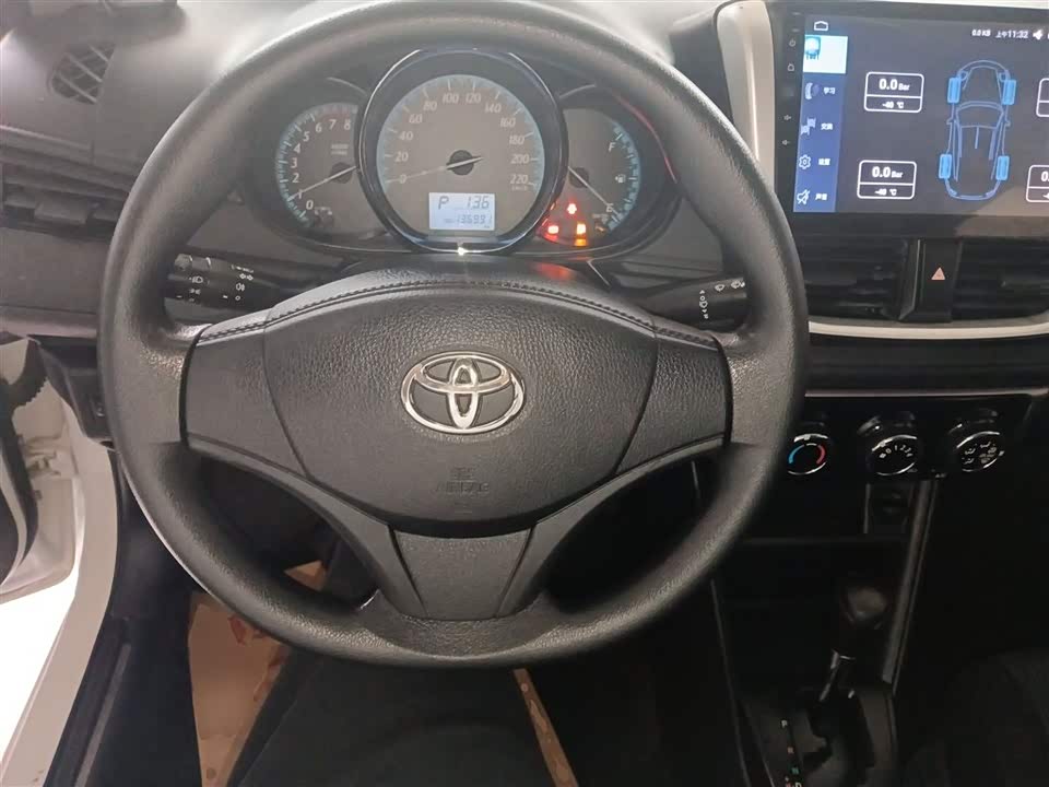 Toyota YARiS L to enjoy
