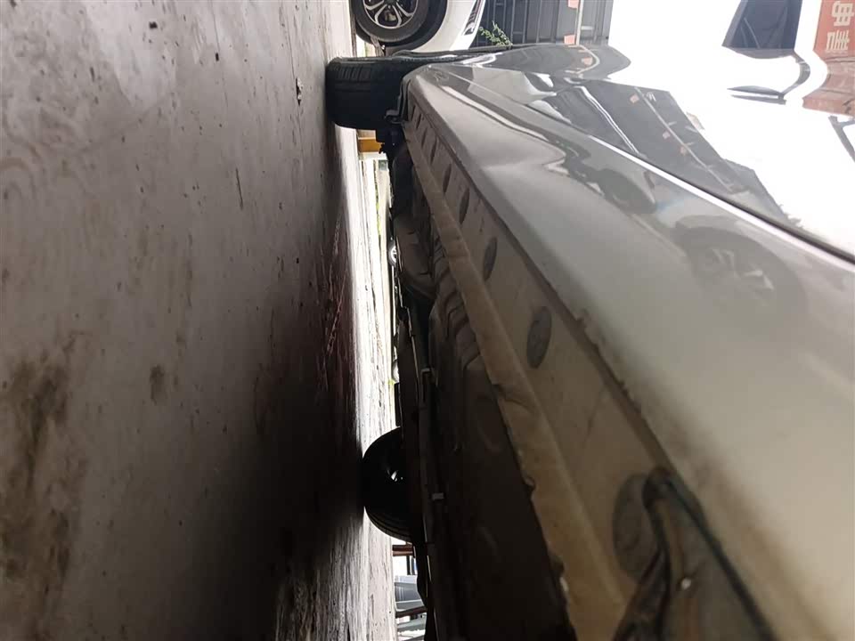 Toyota YARiS L to enjoy