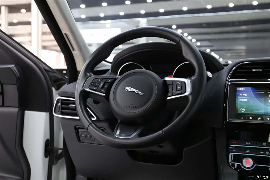 Jaguar F-PACE, 2019 11