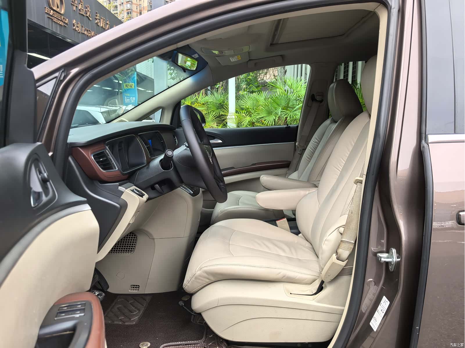 Buick GL8, 2016 12