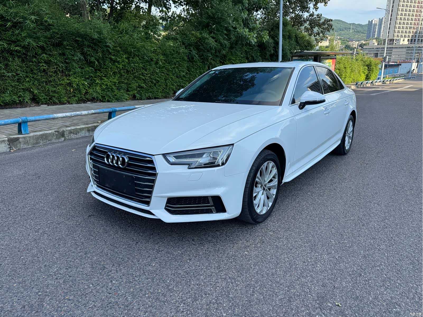 Audi A4L, 2019 1