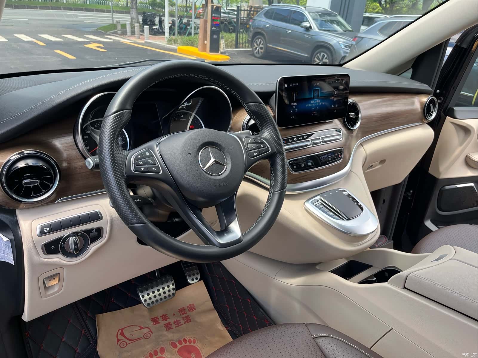 Mercedes-Benz V-Class, 2022 10