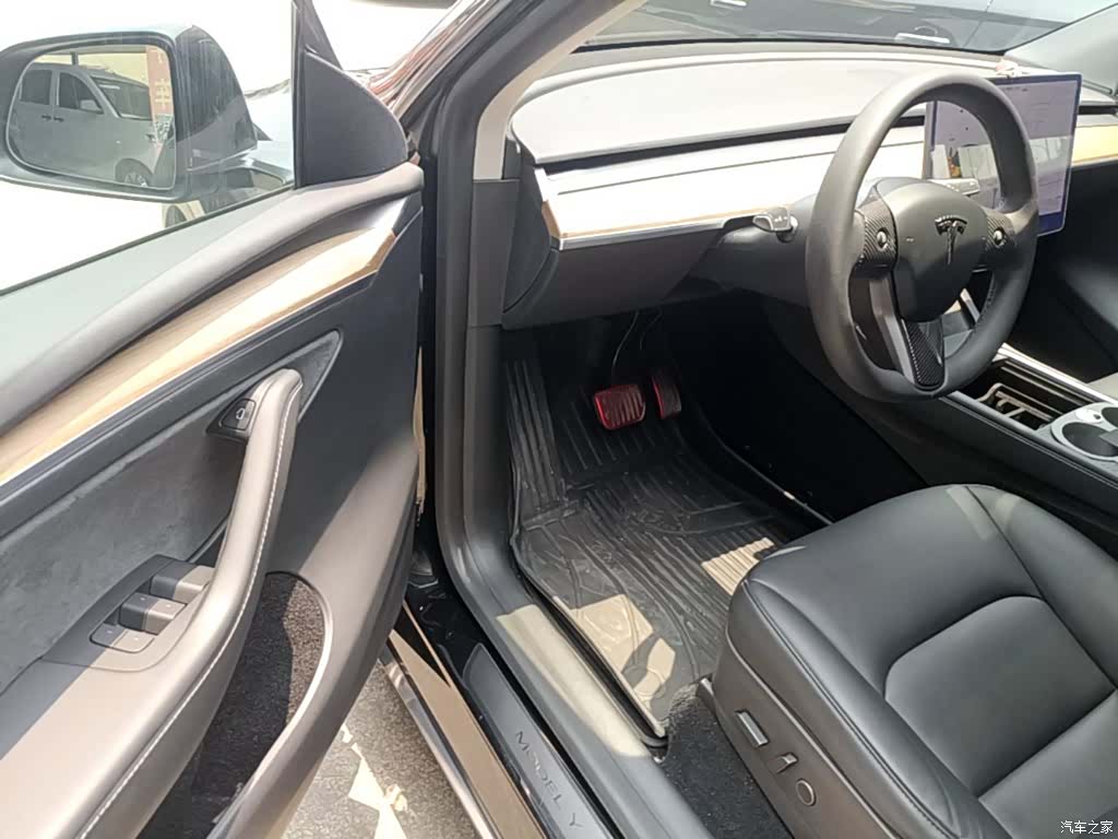 Tesla Model Y, 2021 12