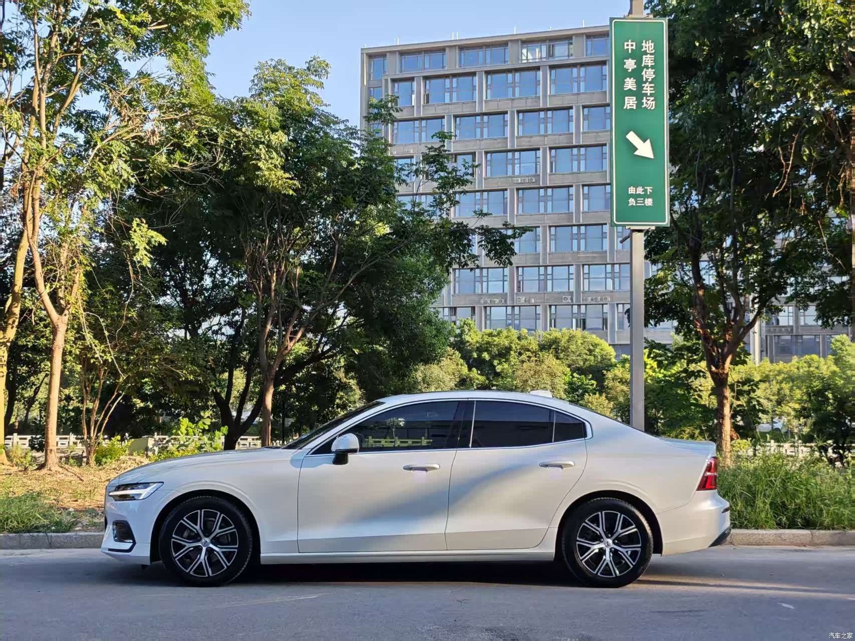 Volvo S60, 2025 все фото