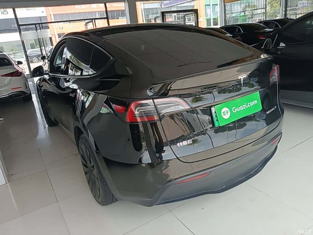 Tesla Model Y, 2023 все фото