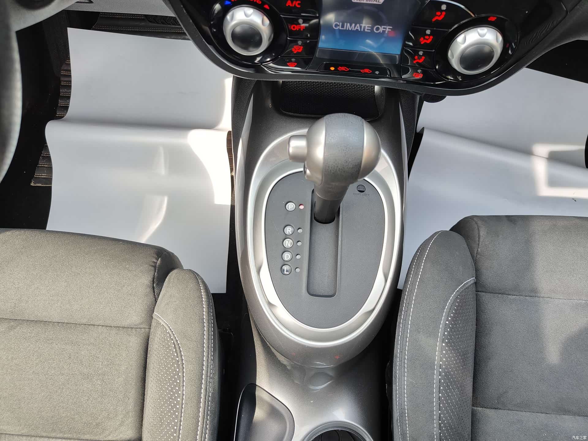 Infiniti ESQ, 2018 12