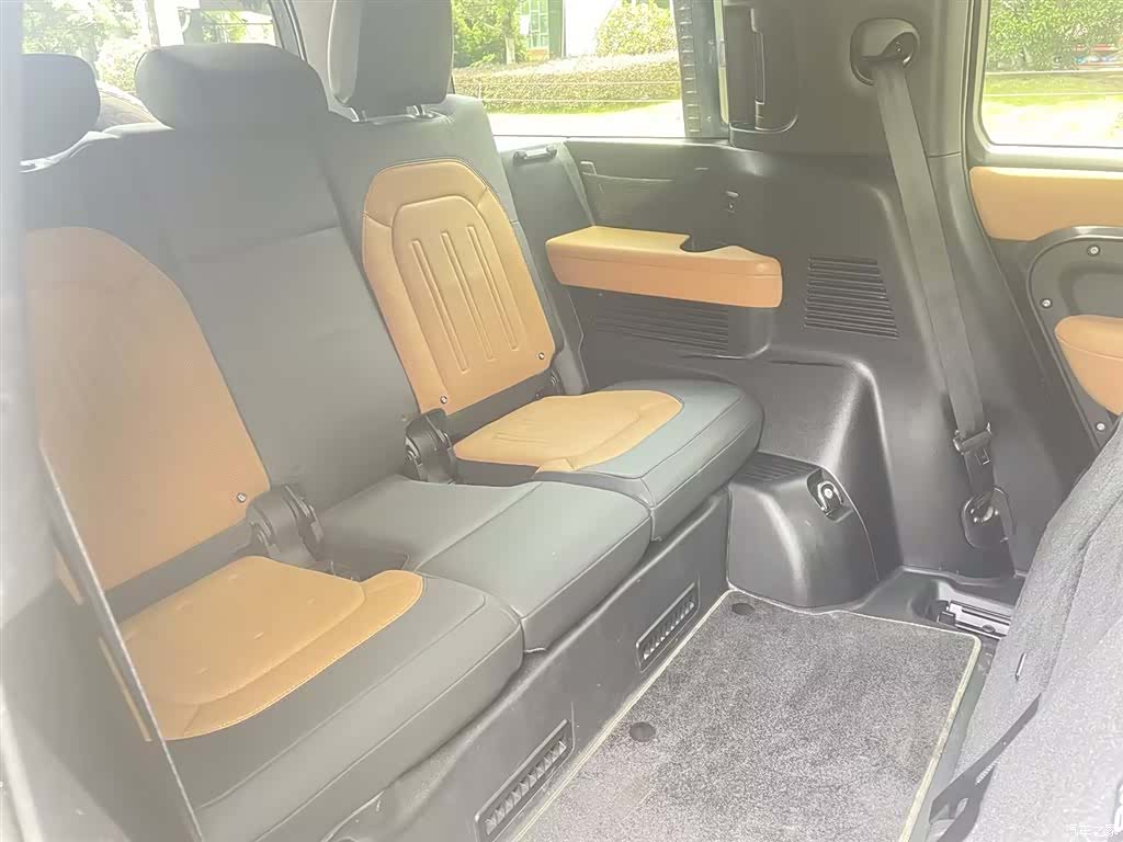 Land Rover Defender, 2023 15