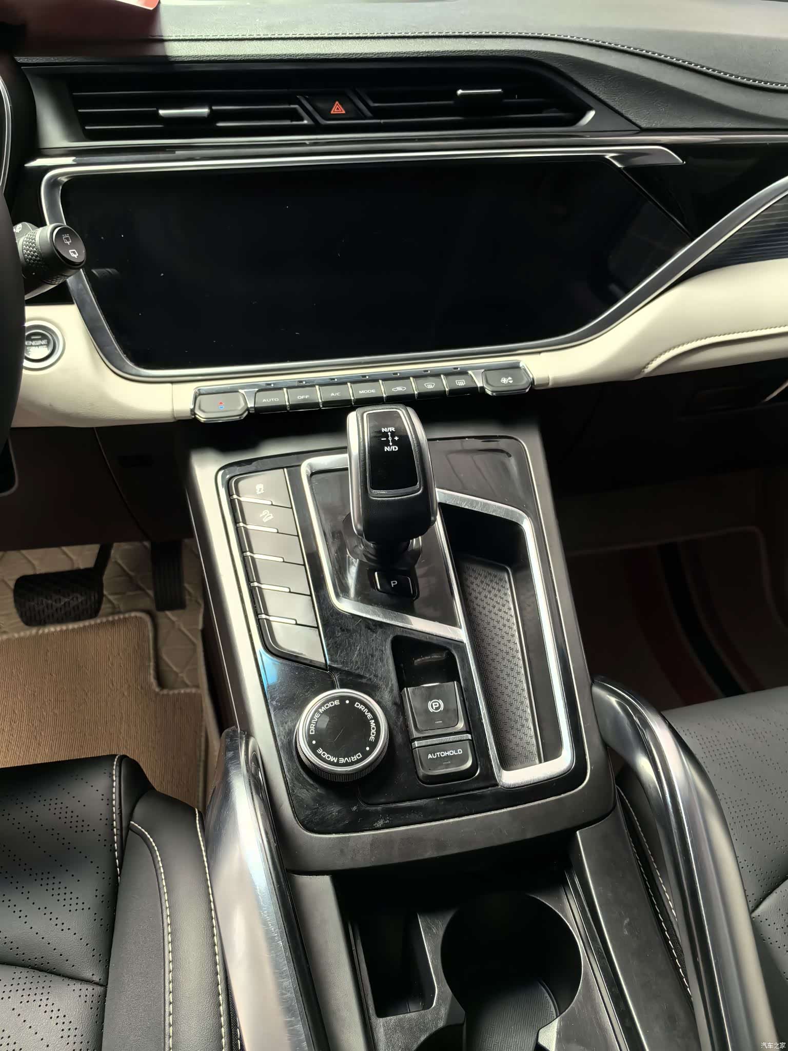 Geely Boyue, 2022 9