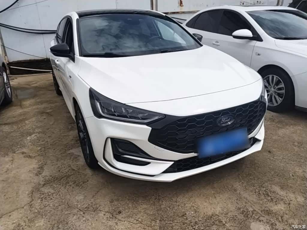 Ford Focus, 2023 4