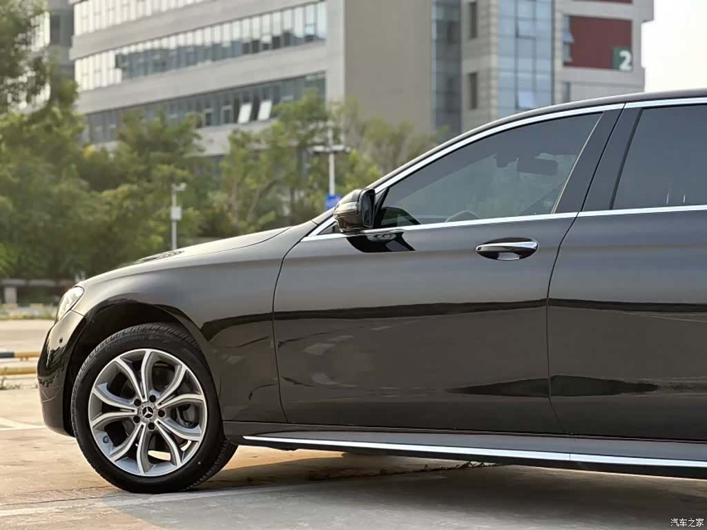 Mercedes-Benz E-Class, 2022 13