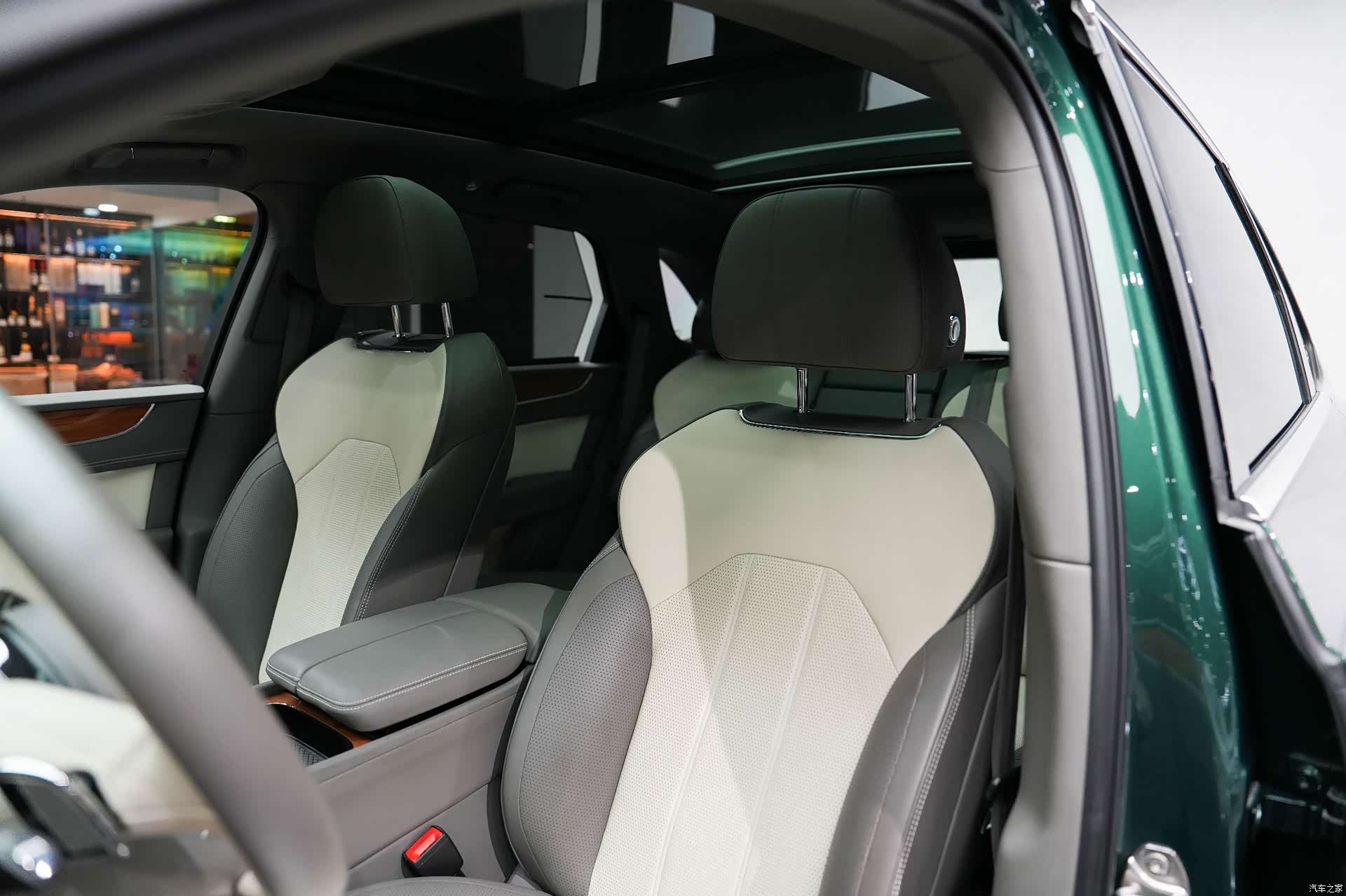 Bentley Bentayga, 2021 15