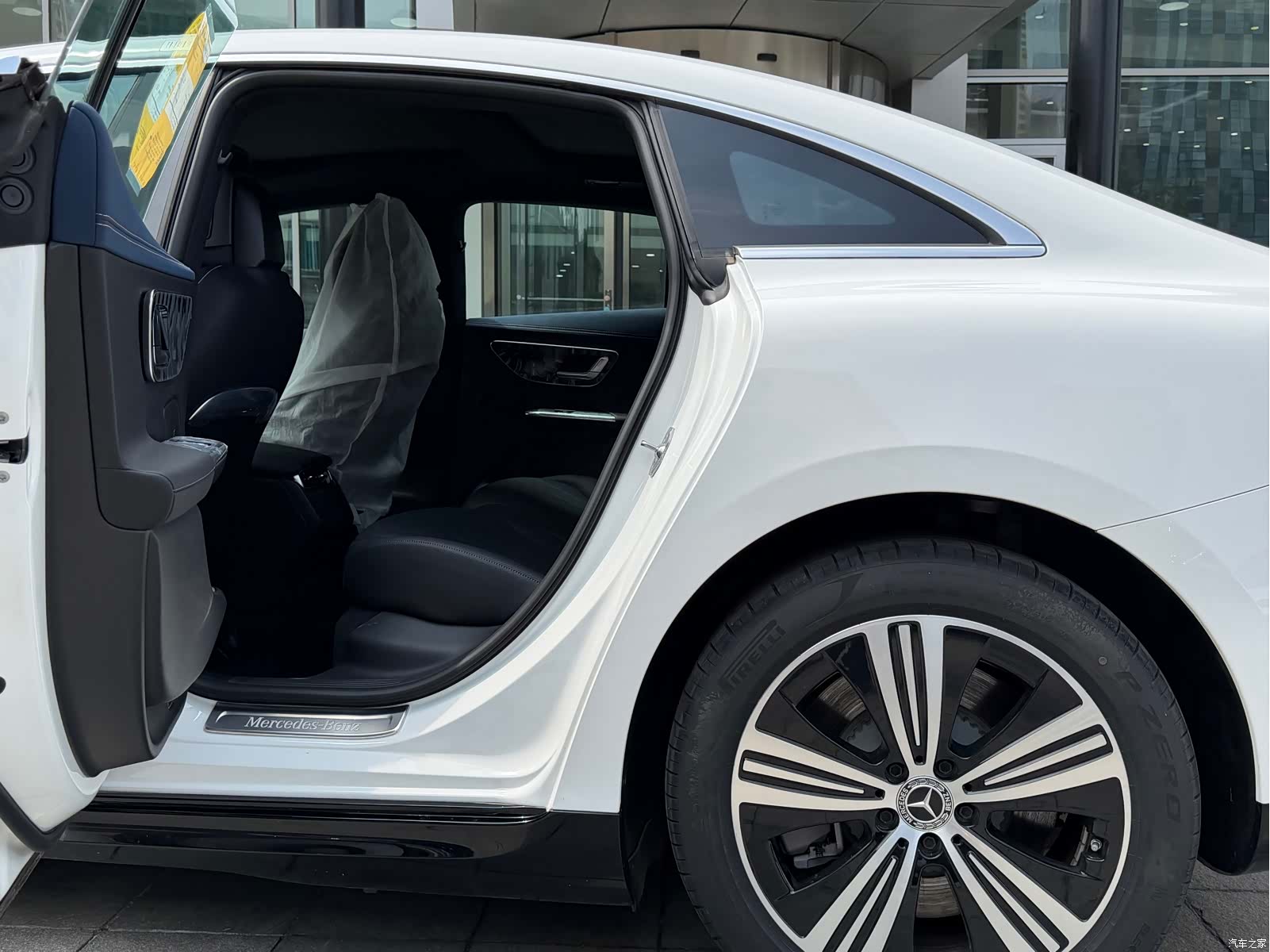 Mercedes-Benz EQE, 2025 10