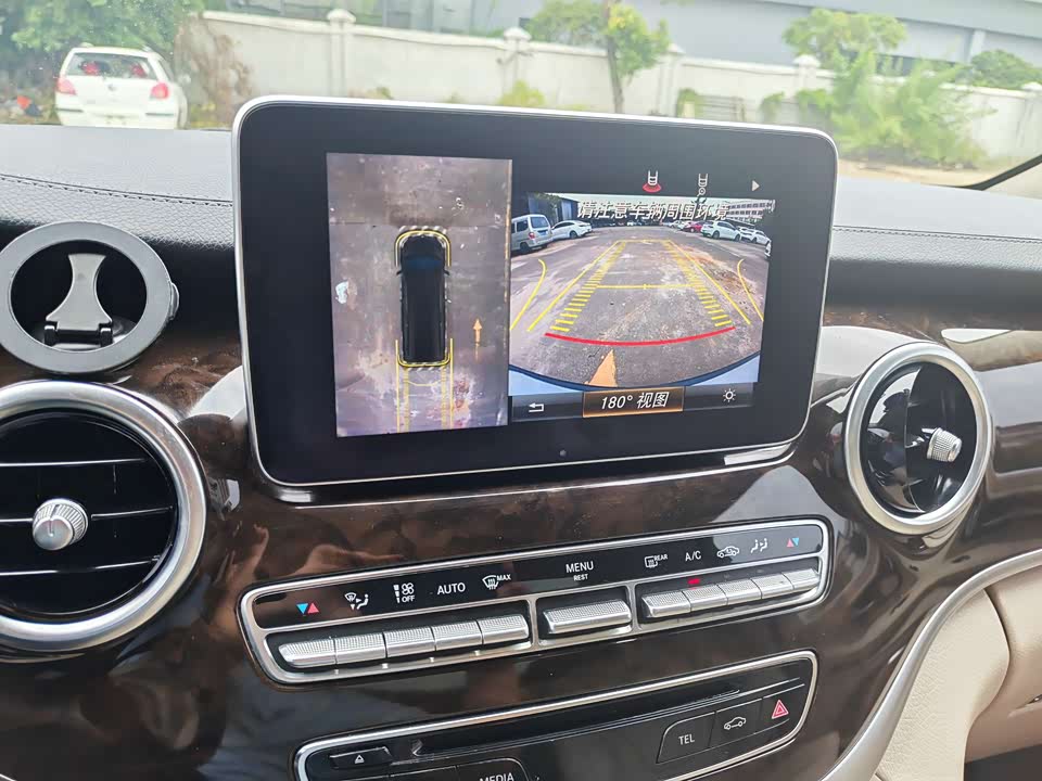 Mercedes-Benz V-class