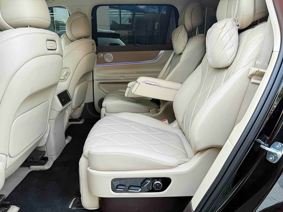 AITO Ask the world M9