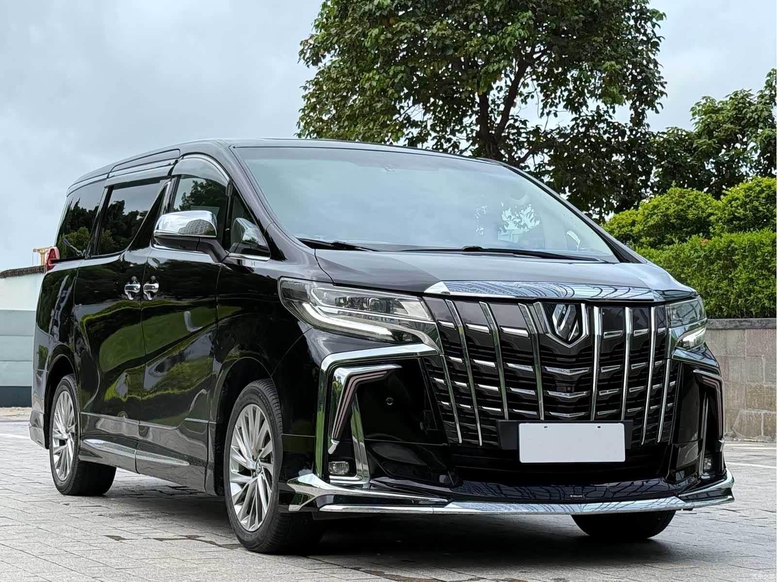 Toyota Alphard, 2018 3