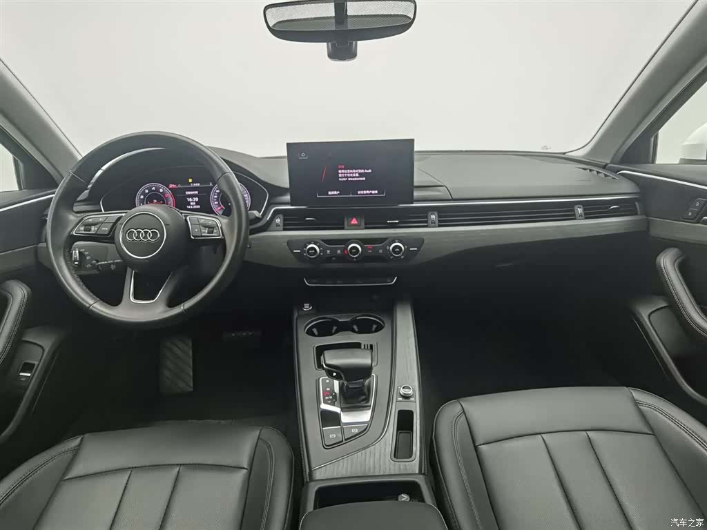 Audi A4L, 2022 все фото