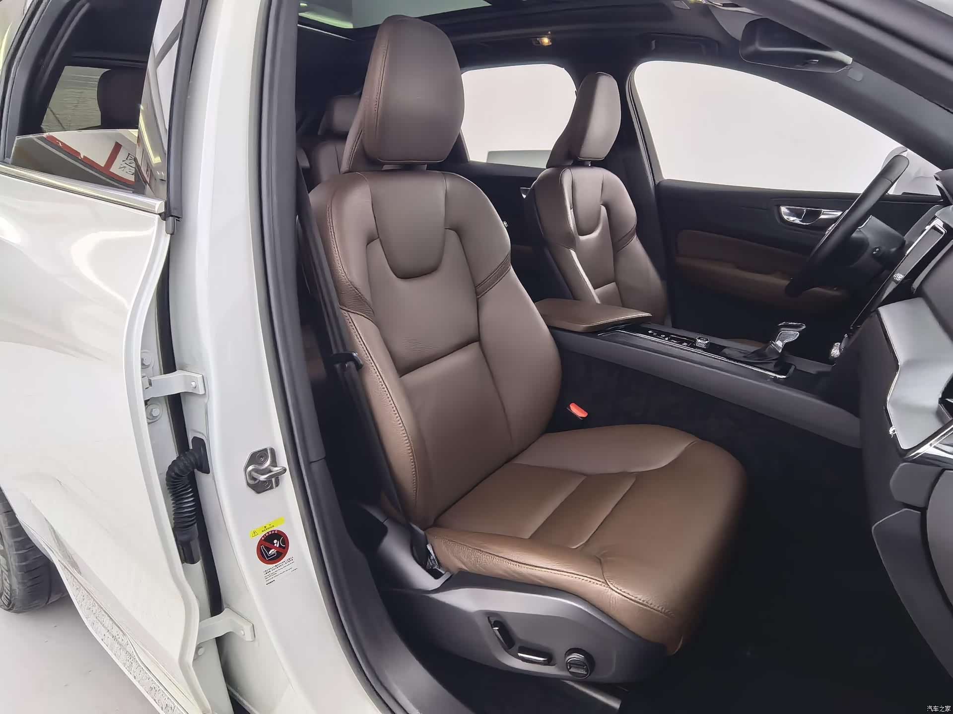 Volvo XC60, 2021 все фото