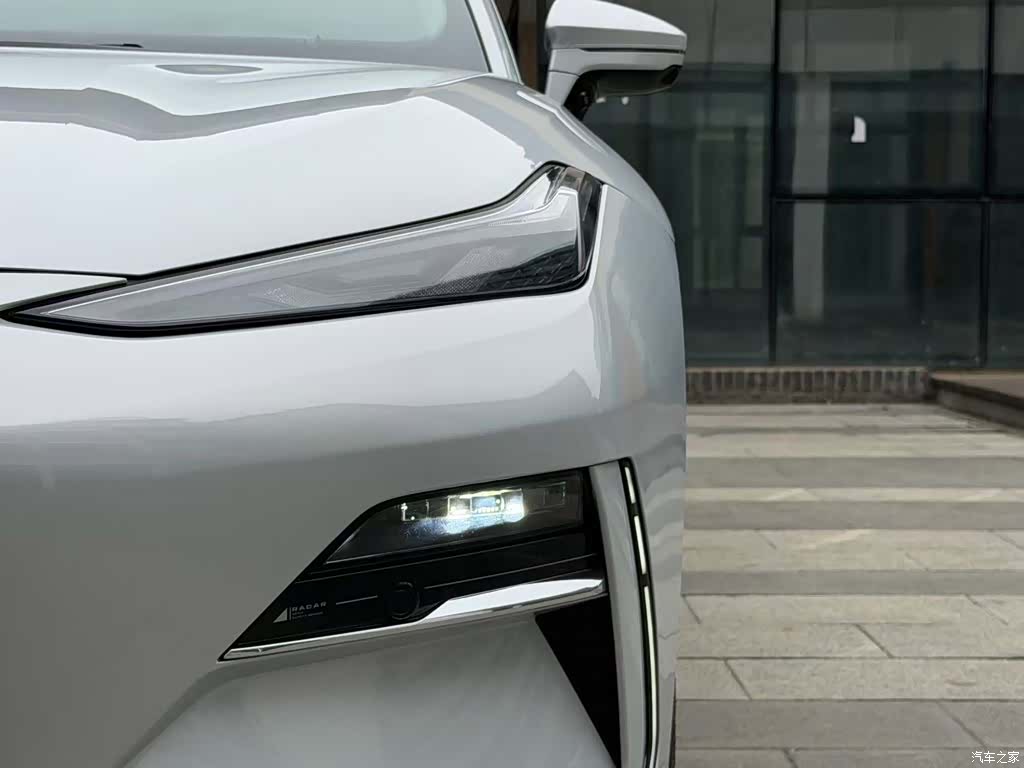 Geely E8, 2025 24