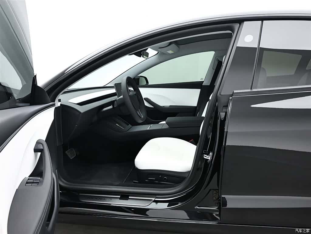 Tesla Model 3, 2026 11