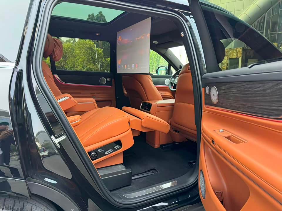 AITO Ask the world M9