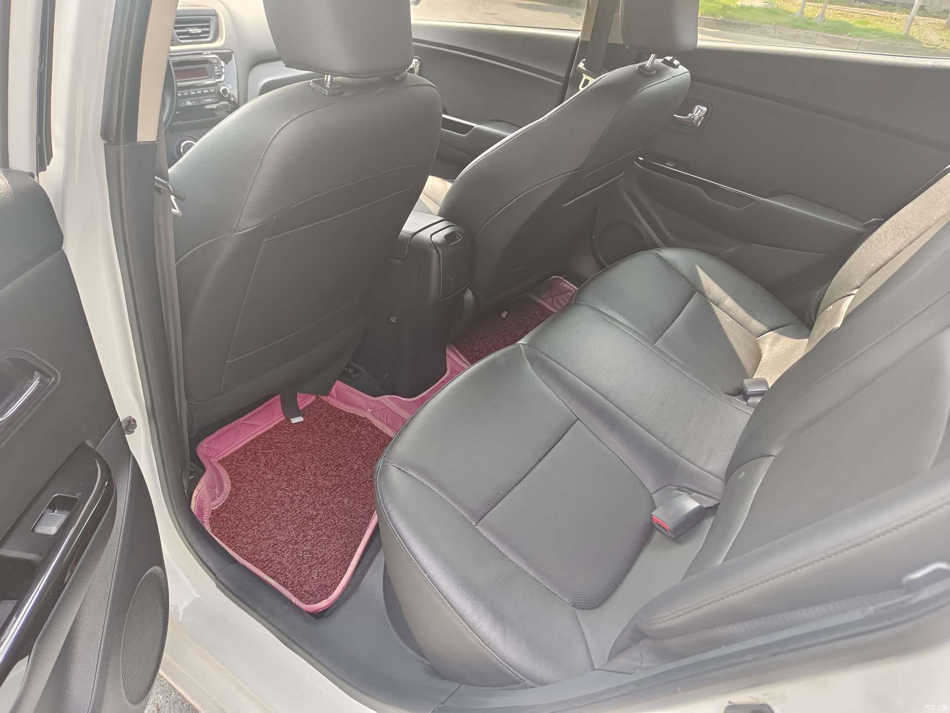 Kia K2, 2015 8