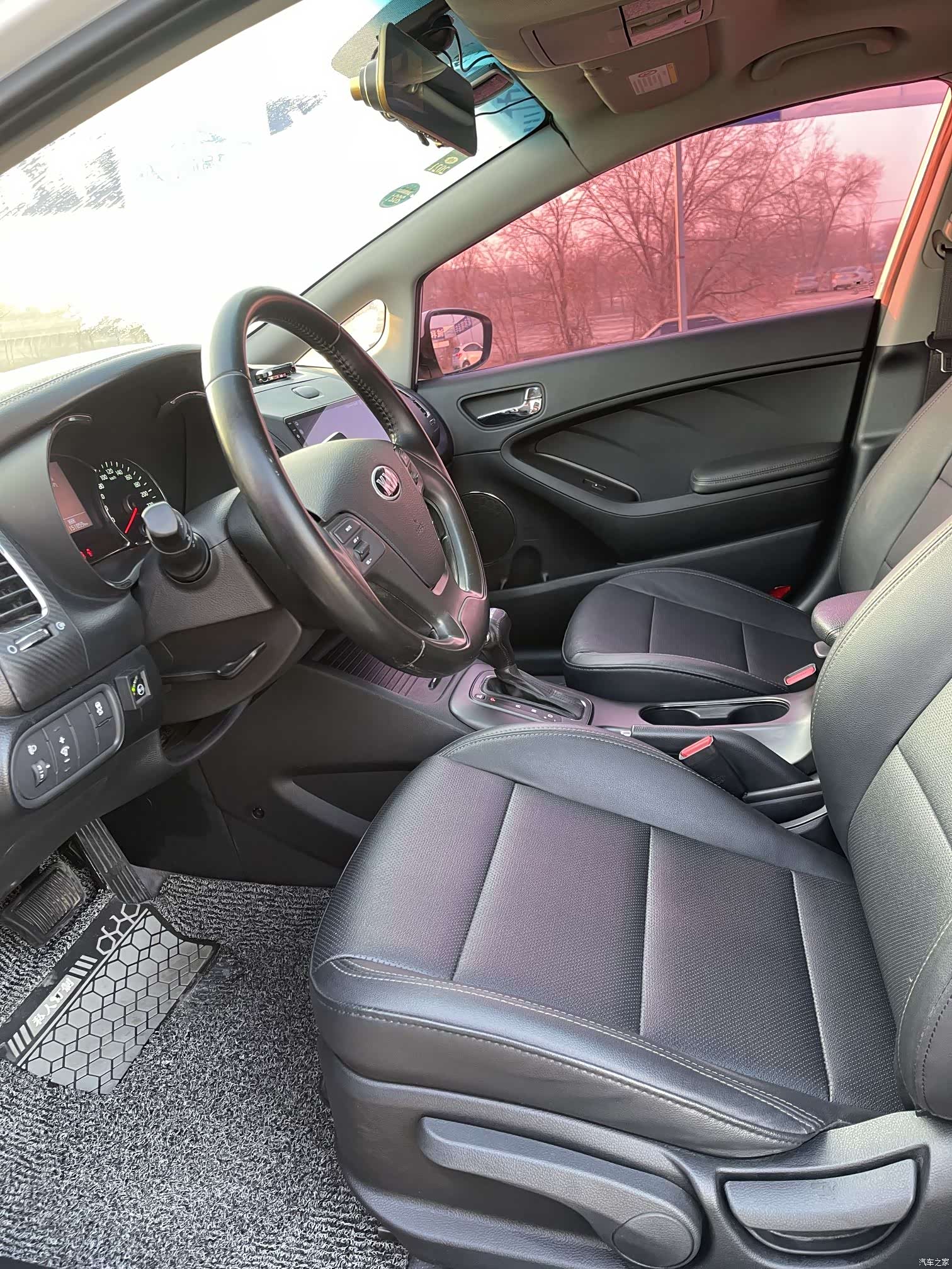 Kia K3, 2013 4