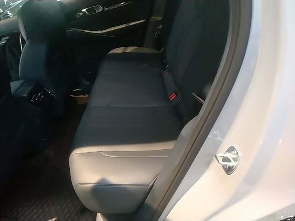 Geely Galaxy E5, 2025 17
