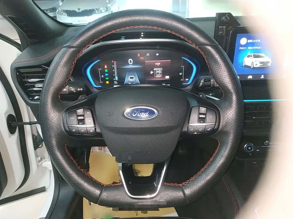 Ford Focus, 2023 11