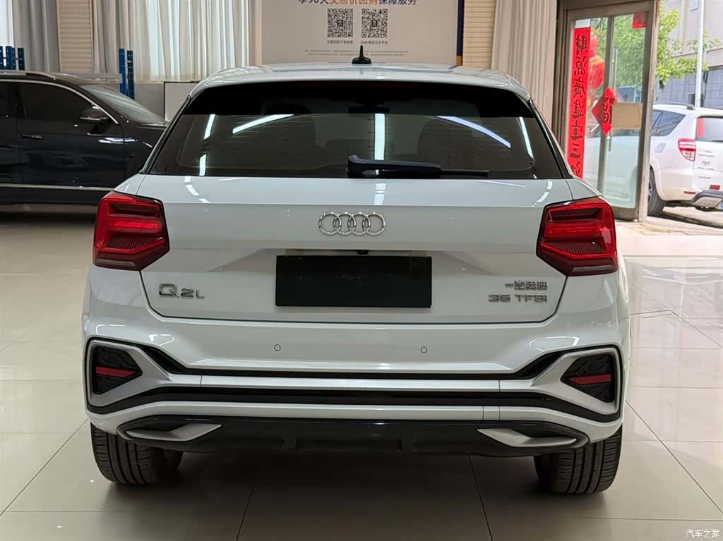 Audi Q2L, 2023 все фото
