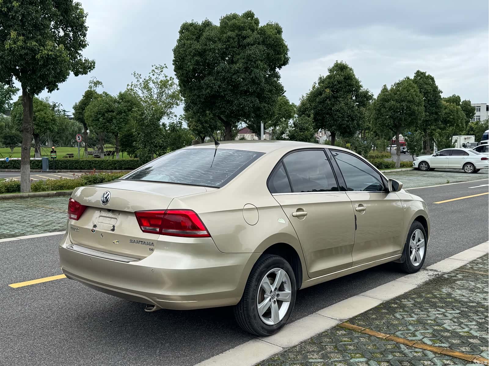 Volkswagen Santana, 2015 16