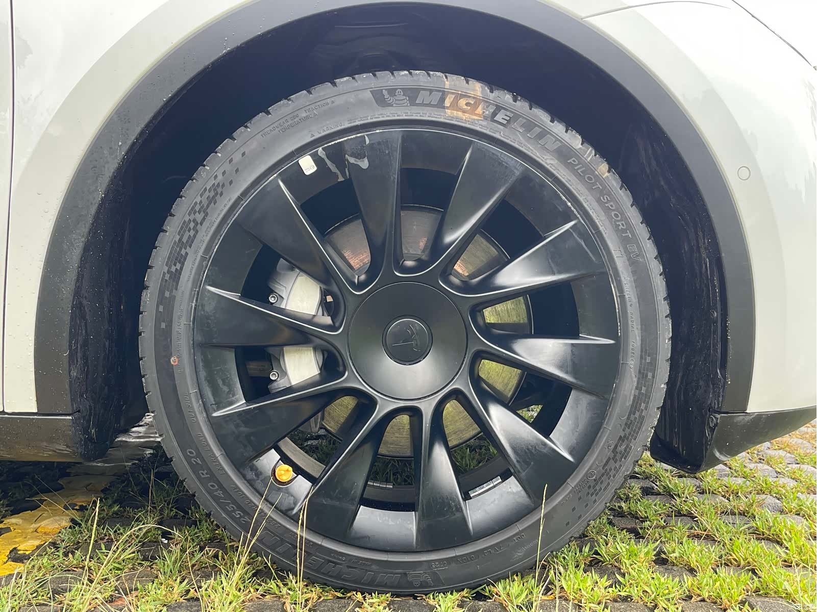 Tesla Model Y, 2023 23