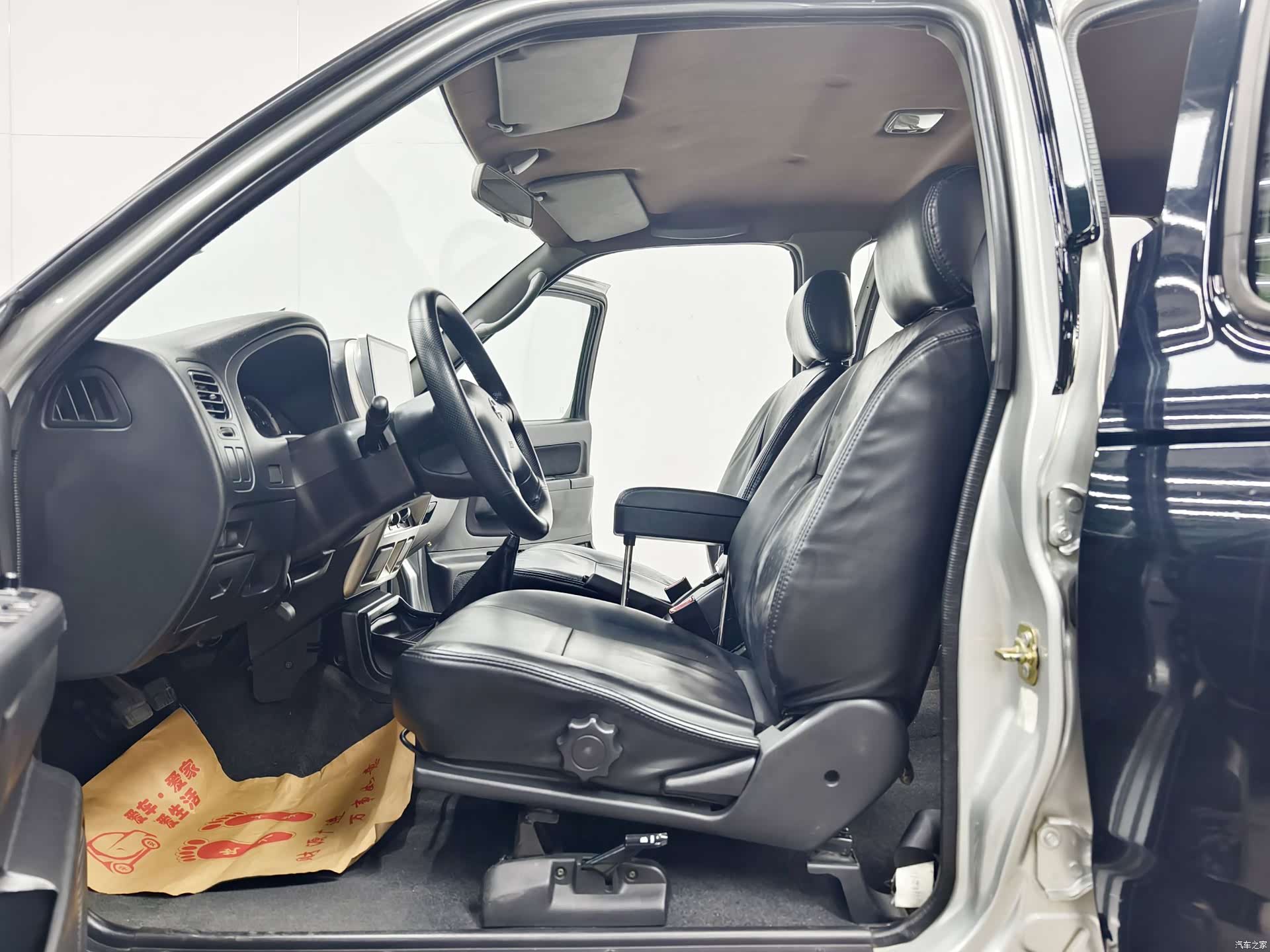 Nissan Paladin, 2012 10