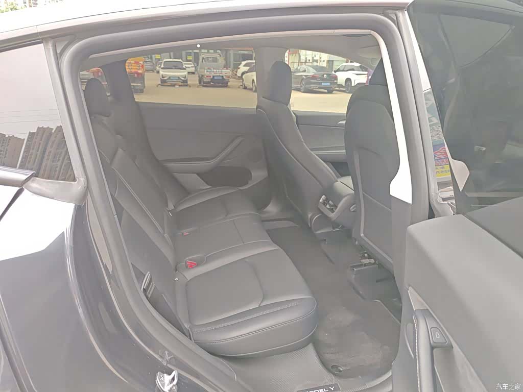 Tesla Model Y, 2024 18