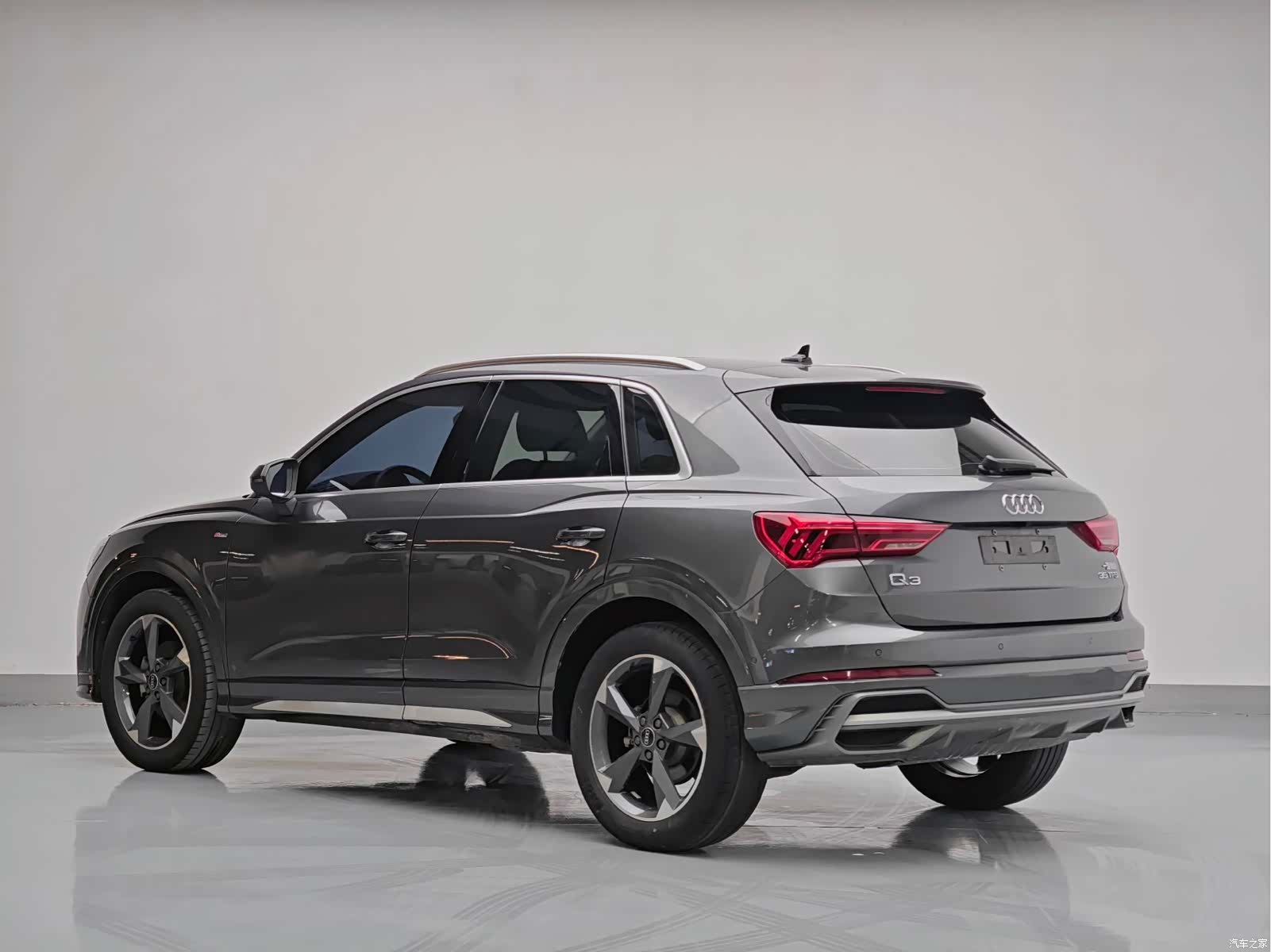 Audi Q3, 2023 4
