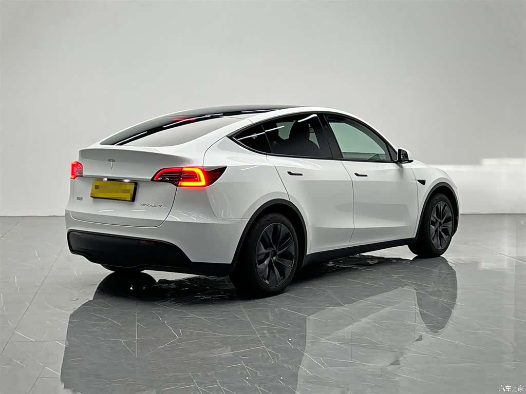 Tesla Model Y, 2025 6