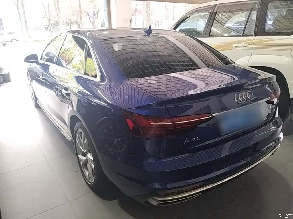 Audi A4L, 2020 все фото