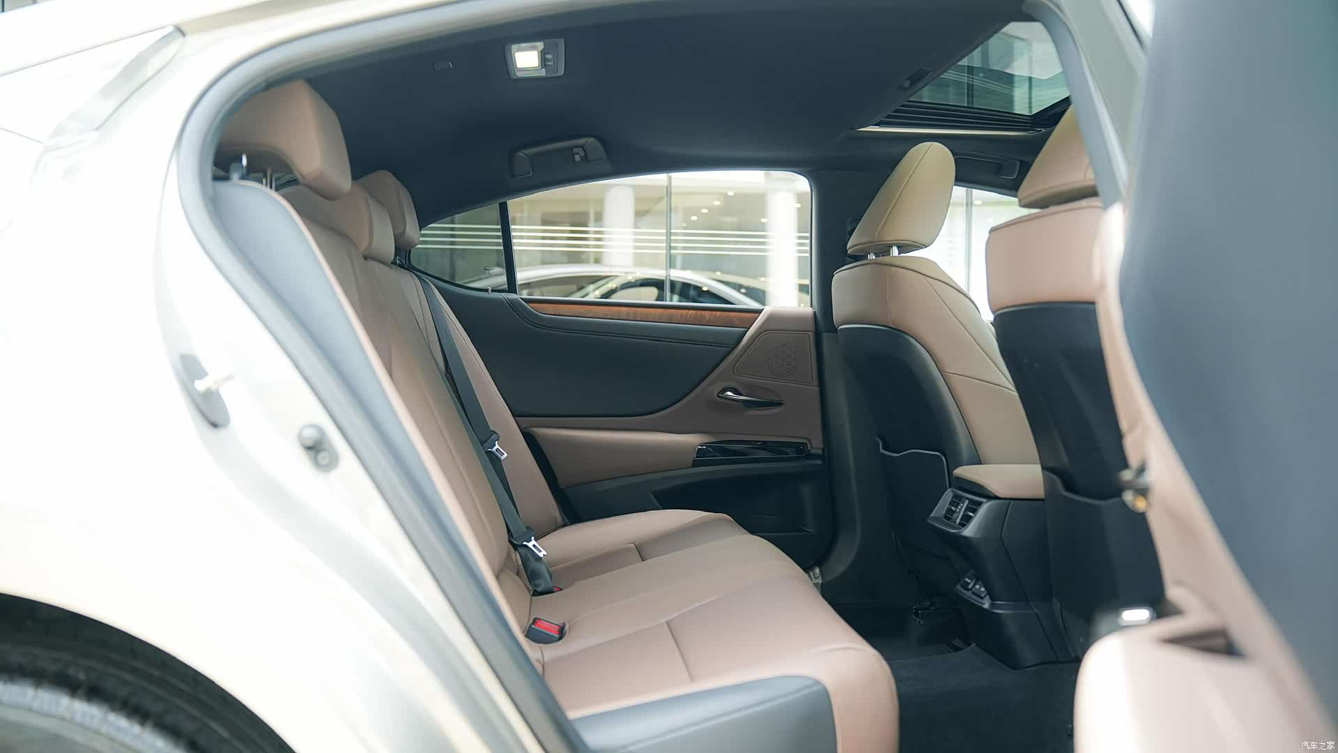 Lexus ES, 2024 13