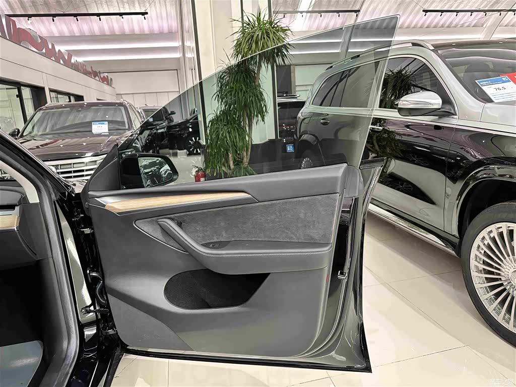 Tesla Model Y, 2023 30