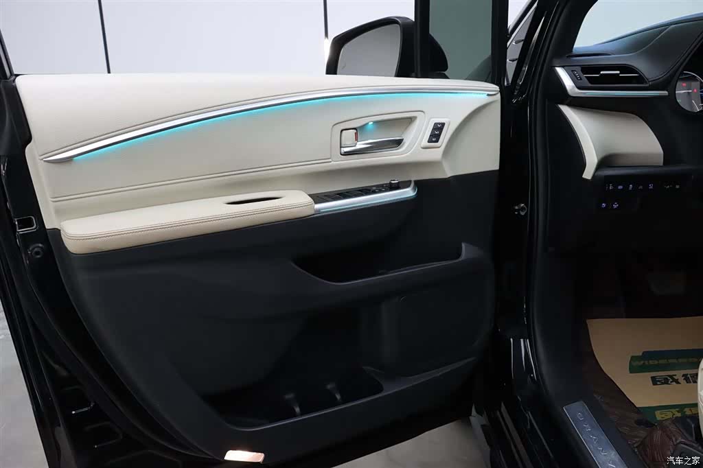 Toyota Granvia, 2023 10