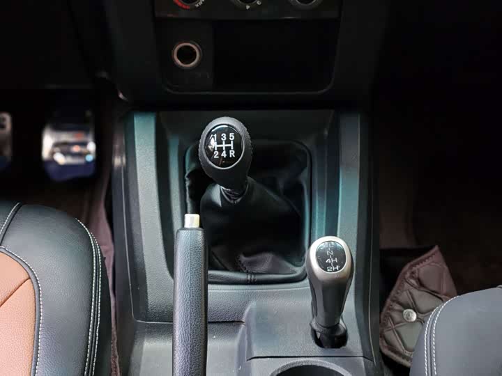BAIC Off-road BJ40 2014 2.4L МКПП chuan yue ban