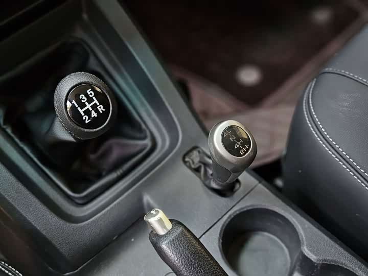 BAIC Off-road BJ40 2014 2.4L МКПП chuan yue ban