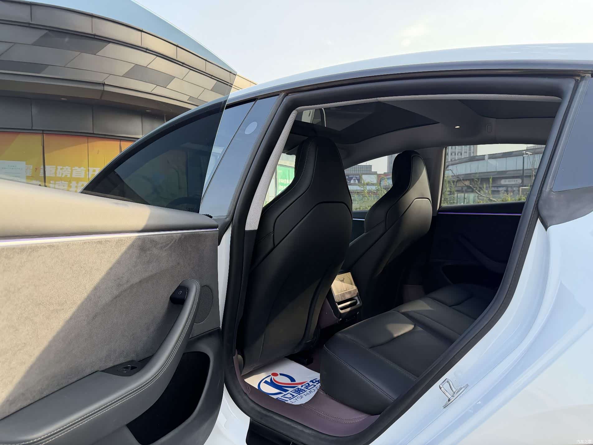 Tesla Model 3, 2025 9