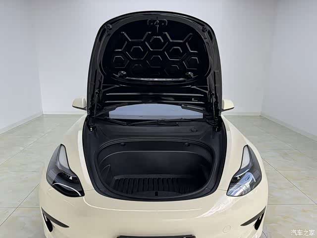 Tesla Model 3, 2023 18