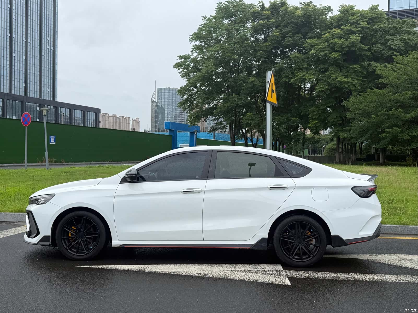 Geely Binray, 2023 14