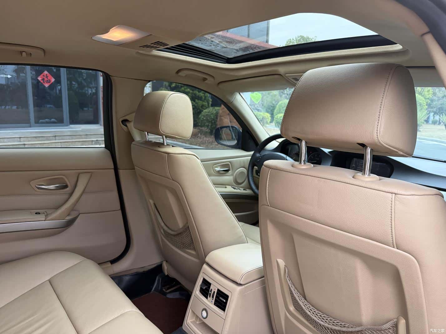 BMW 3 Series, 2011 16